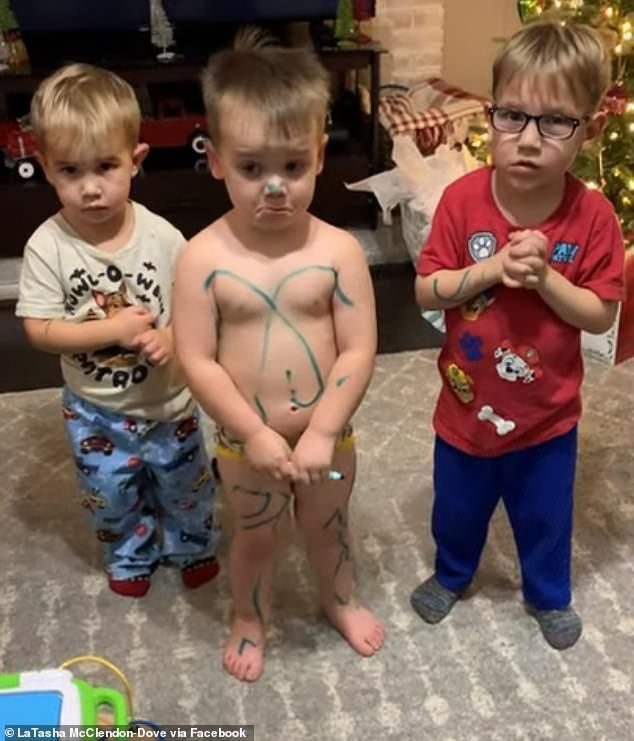 Dječak koji je po sebi crtao zelenim markerom točno je znao što mora učiniti kad ga je majka uhvatila ¿ morao je razmisliti o tome što je