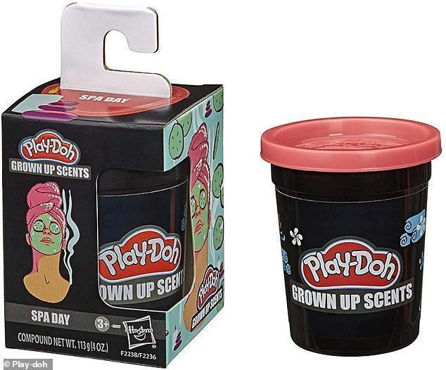 Play-Doh for Grown Ups는 각기 다른 어른 냄새가 나는 5가지 색상의 선물 팩으로 제공됩니다.