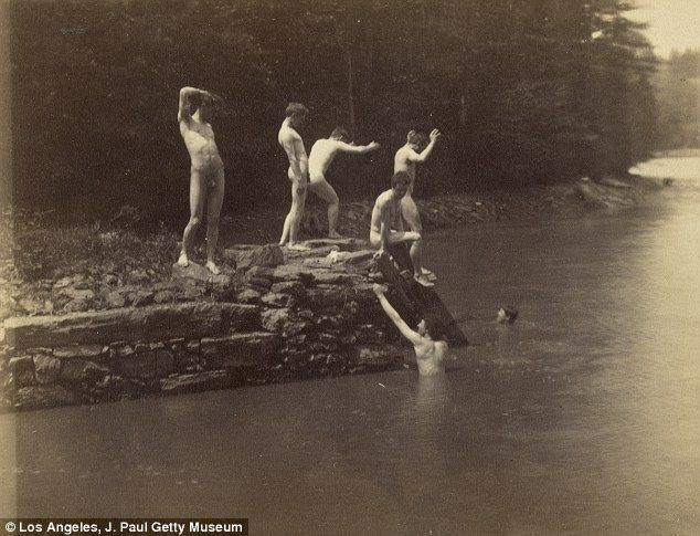 가벼운 마음: Thomas Eakins의 이 1884년 작품에서 알 수 있듯이 모든 초기 장면이 포즈를 취한 것은 아닙니다.