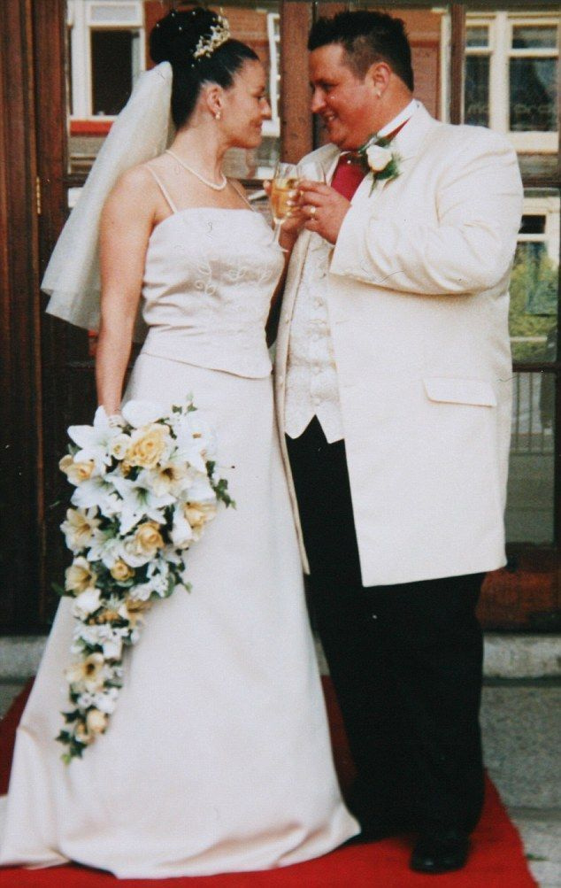 Adele Barkley와 그녀의 전남편 Paul, 2004년 축복식 때 사진
