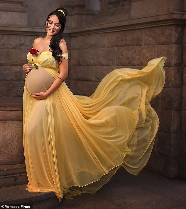 Mágico: Um fotógrafo brasileiro está destacando a magia da gravidez ao transformar gestantes em princesas da Disney