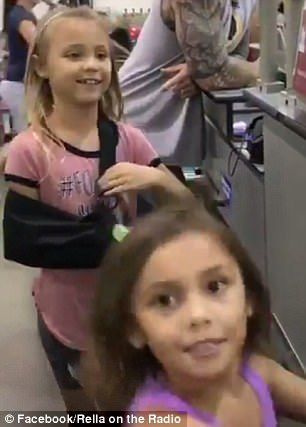 Uued sõbrad: Rella Rivera (42) Oahust (Hawaii) ostis Costcos koos oma kaheksa-aastase tütarde Ryley ja viieaastase Rylyniga, kui nad märkasid kassapidaja William Va¿ana