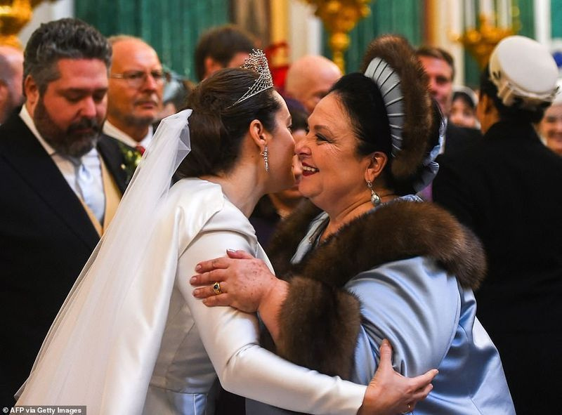 조지 대공의 어머니인 러시아의 마리아 블라디미로브나 대공비는 두 사람이 결혼한 직후 레베카를 축하했다.