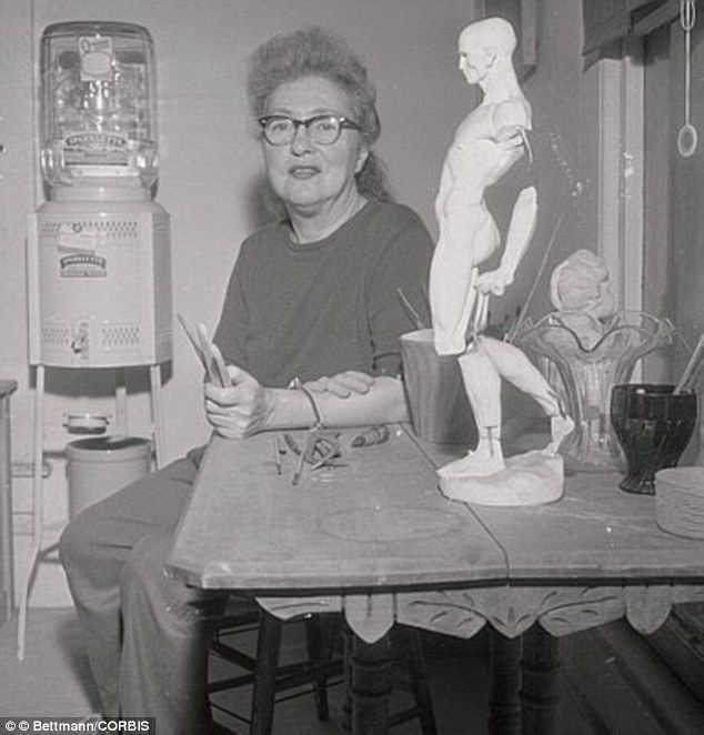 Nesbit, pildil 69-aastaselt Los Angeleses, õpetas oma hilisematel aastatel keraamikat ja skulptuuri.