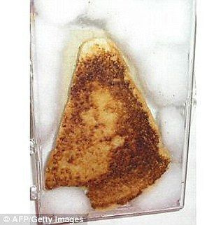 Религијска реликвија: Онлине казино купио је овај 10-годишњи сендвич са сиром на жару за 28.000 долара