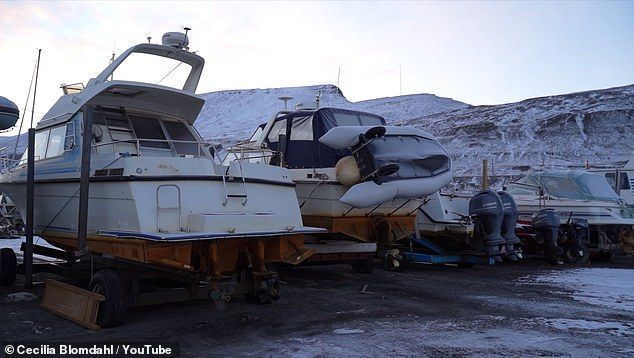 Kokoonpano: Osana talvivalmistelujaan Blomdahl ja hänen poikaystävänsä joutuivat nostamaan veneensä vedestä ja pysäköimään sen maalle venesatamaan