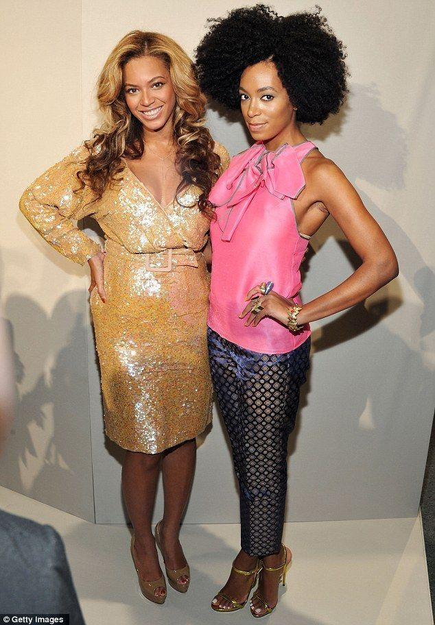 Erinevad: Beyonce (vasakul) ja Solange Knowles (paremal), keda nähti ülalpool septembris New Yorgis, kasutavad ainulaadseid soengustiile. Beyonce sirutab sageli oma pikki lokke või kannab parukaid, samas kui Solange eelistab loomulikku välimust