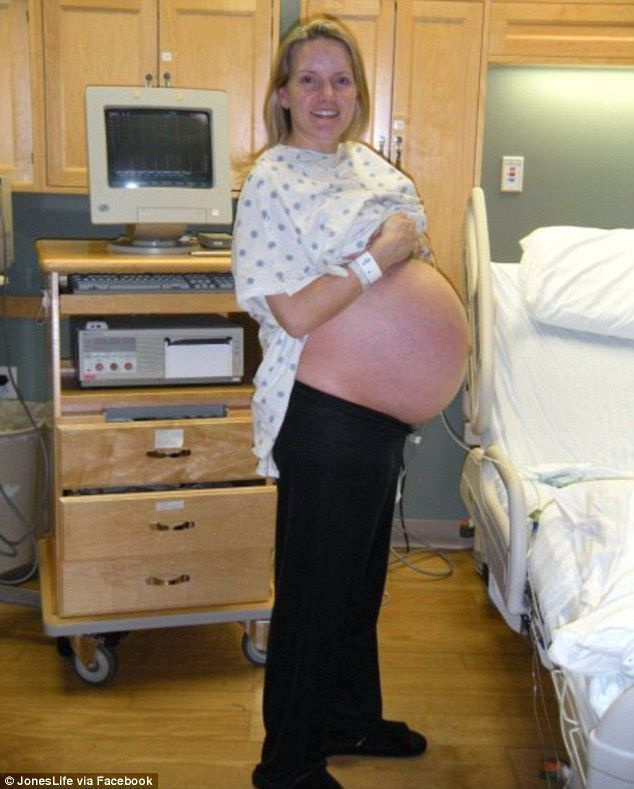 Ready to pop: Mrs Jones는 2009년에 두 번째 임신을 위해 불임 치료를 받았습니다.