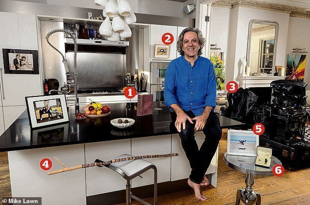 Ο Giorgio Locatelli, 56, (φωτογραφία) αποκαλύπτει τα αντικείμενα προσωπικής σημασίας μέσα στην κουζίνα του στο βόρειο Λονδίνο