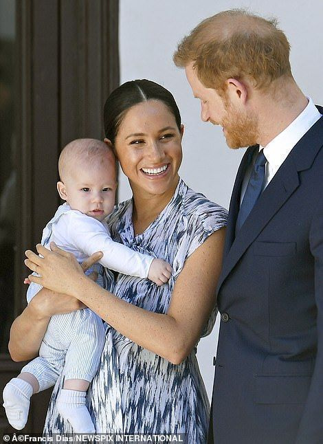 계속 진행: Meghan은 남편 Harry와 함께 이사했으며 이후 2살 된 아들 Archie와 새 딸 Lilibet Diana Mountbatten-Windsor를 환영했습니다.