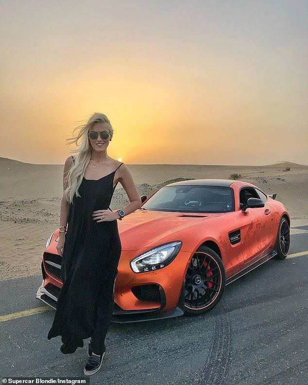 Hirschi 여사(4월 5일 두바이 사막에서 사진)는 현재 Instagram에서 630만 팔로워를 보유하고 있으며 게시물당 엄청난 $45,175를 기록합니다.