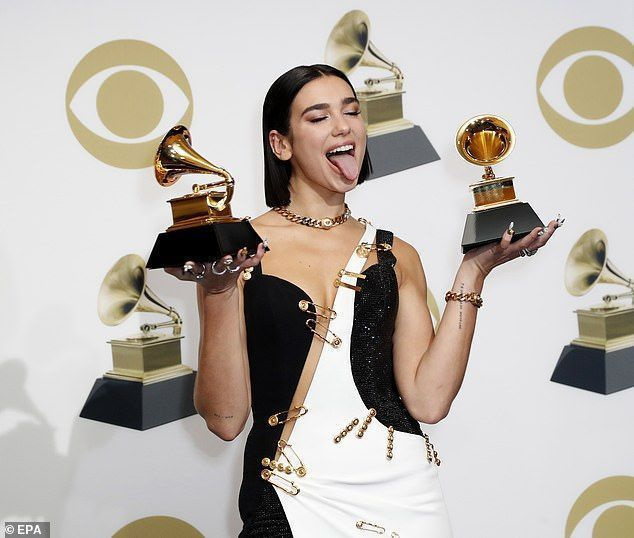 Maineen löytäminen: Dua on vienyt kotiin yhteensä kolme Grammya. Kuvassa vuoden 2019 palkinnot
