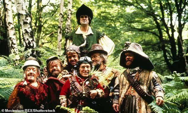 Dixon은 Time Bandits(1981)에서 Strutter로 출연했습니다. 사진 l-r: Kenny Baker, Tiny Ross, Mike Edmonds, John Cleese, David Rappaport, Malcolm Dixon 및 Jack Purvis, 영화에서