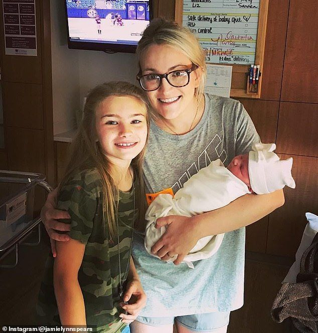 Породица: Џејми Лин је добила ћерку Маддие (лево) 2008. када је имала 16 година и управо је дочекала своју ћерку Ивеи (на слици) у априлу 2018.