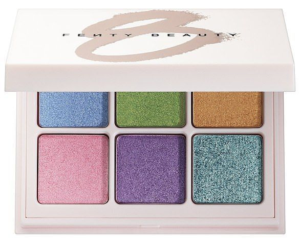 Бъдете ярки и смели! Според гуруто за красота, 2020 г. е свързано с възприемане на цветове, като красивите, открити в палитрата за сенки за очи Fenty Beauty Snap Shadows Mix & Match ($25)