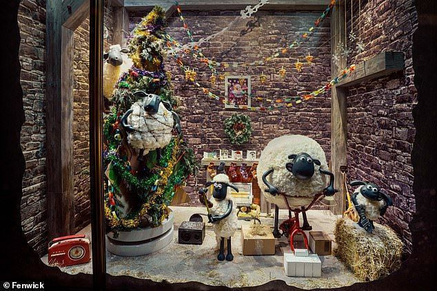 Fenwick Newcastle on julkistanut leikkisän Shaun the Sheep -jouluikkunan tapahtumassa, jota suoratoistetaan ympäri maailmaa. Yllä he joutuvat vaikeuksiin jouluaamuna