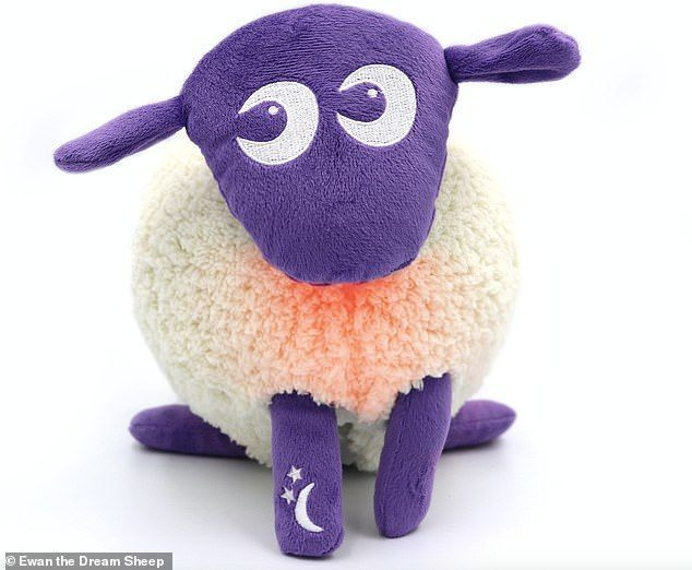 Το Ewan the Dream Sheep, το οποίο κοστίζει 29,99 £, είναι ένα απλό αλλά πολύ αποτελεσματικό εργαλείο για την εγκατάσταση ανήσυχων μωρών και νηπίων