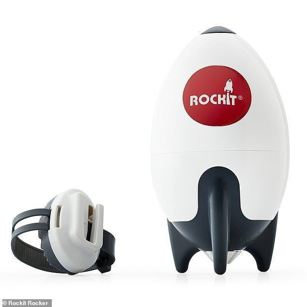 Το Rockit Rocker, το οποίο πωλείται στα 39,99 £, κουμπώνει στο καροτσάκι ή το καροτσάκι σας και κουνάει το μωρό σας να κοιμηθεί
