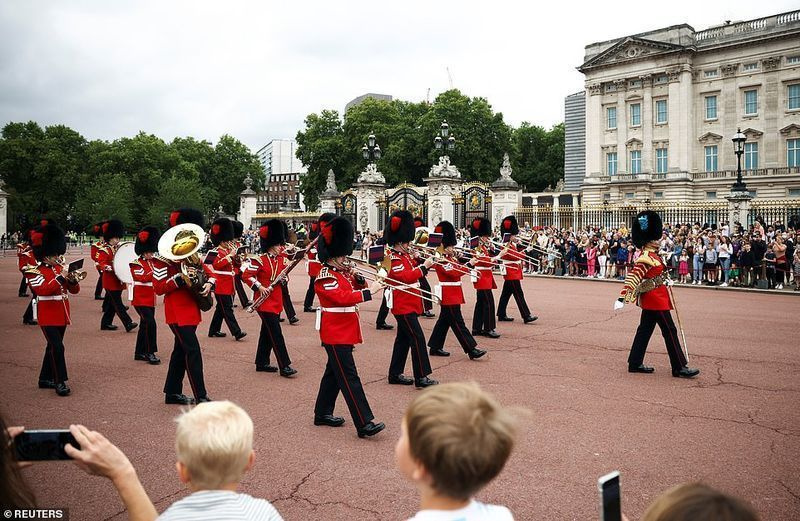 O colorido espetáculo militar - uma das tradições mais antigas do Queen