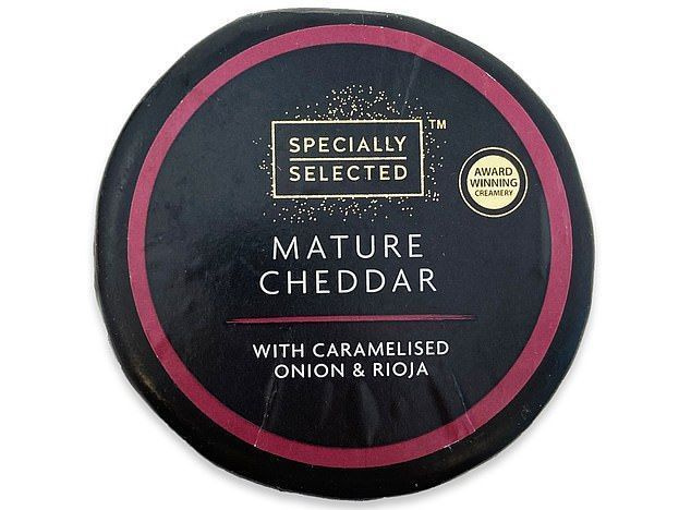 Helen은 Aldi Specially Selected Caramelised Onion과 Rioja 숙성 체다 치즈(사진)가 달콤하고 크림 같으면서도 리오하 치즈를 찾는 데 어려움을 겪었다고 말했습니다.
